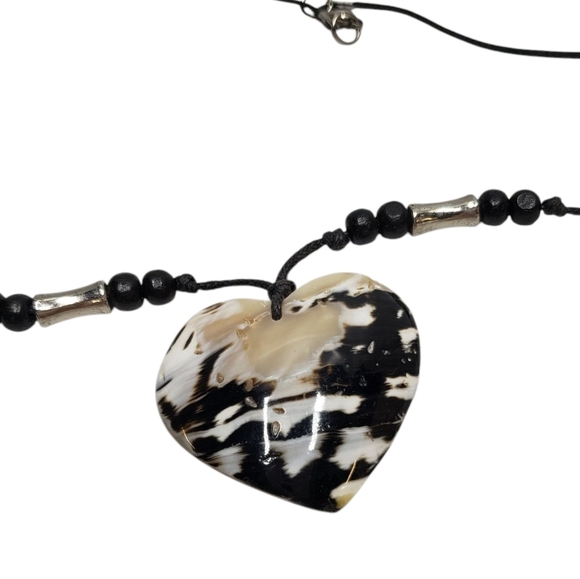 Black White Tan Shell Heart Pendant Rope Necklace - Picture 9 of 14